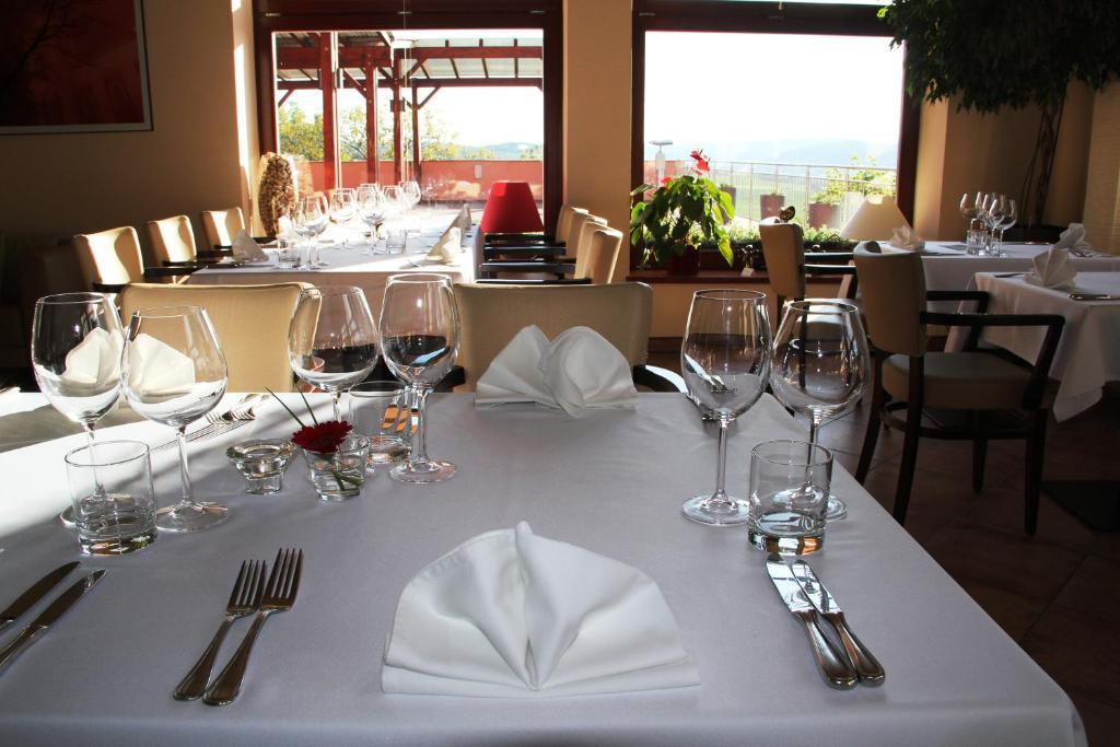 Hotel Cvilin Krnov Ngoại thất bức ảnh