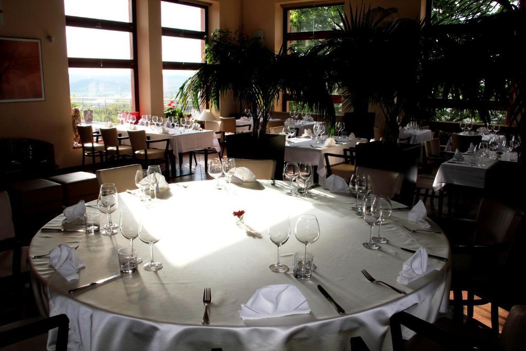 Hotel Cvilin Krnov Ngoại thất bức ảnh